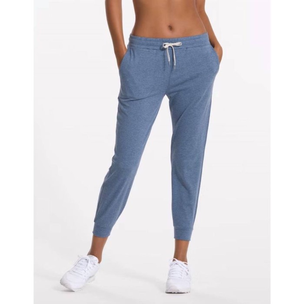 🏆 Vuori Women’s Performance Jogger NWT medium. Isle blue heather. Legit 🌴 🏄